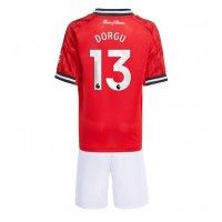 Manchester United Patrick Dorgu #13 Domáci Detský futbalový dres 2025-26 Krátky Rukáv (+ trenírky)